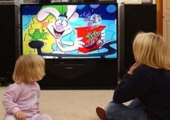 Как отвлечь ребенка от телевизора